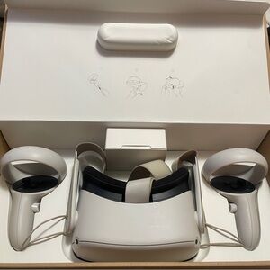 Oculus White VR Headset with Controllers